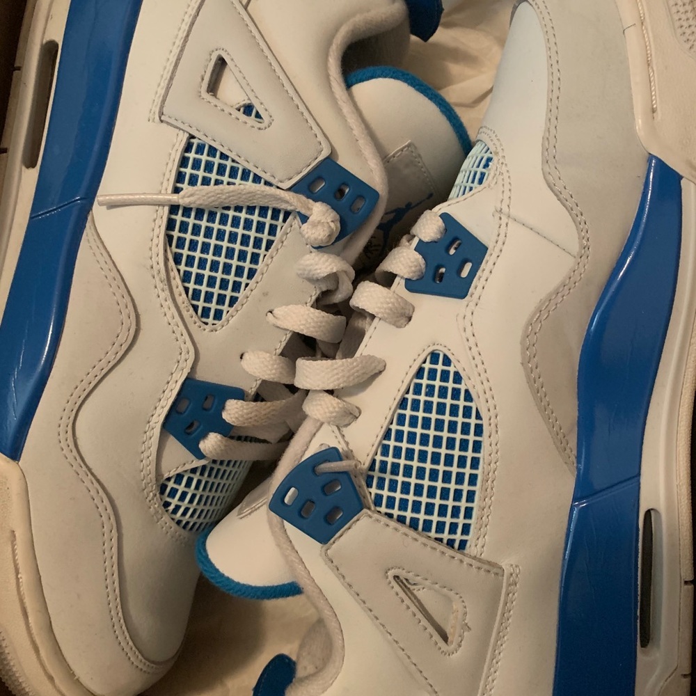 Jordan sneakers Big Kids size 6.5